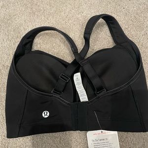 Lulu Lemon Ta Ta Tamer III sports bra in black